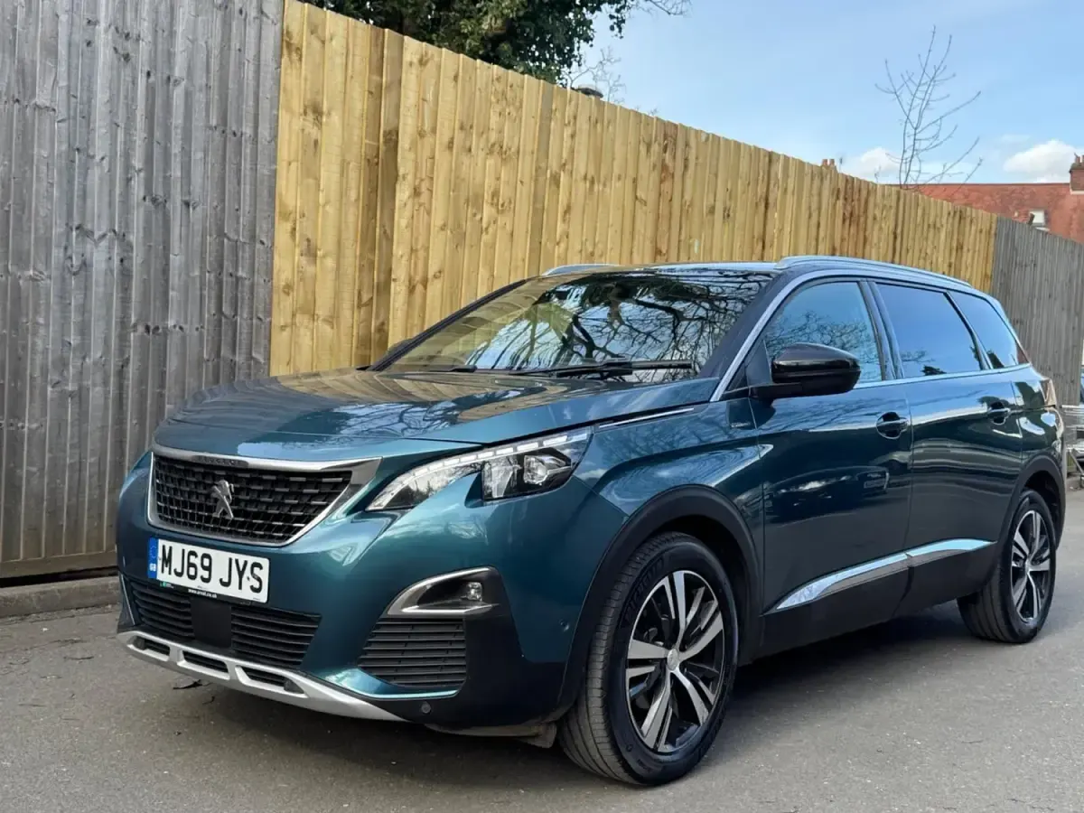 Second-hand Peugeot 5008 GT-line 130 CP (95 kW) 2019 Verde SUV
