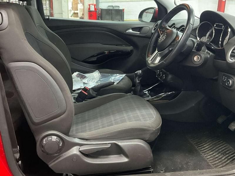Second-hand Vauxhall Adam Glam 70 CP (51 kW) 2015 Roșu Hatchback