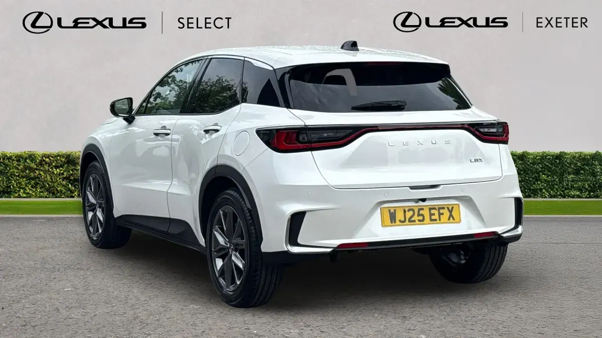 Used Lexus LBX 136 HP (100 kW) 2025 Sonic white SUV