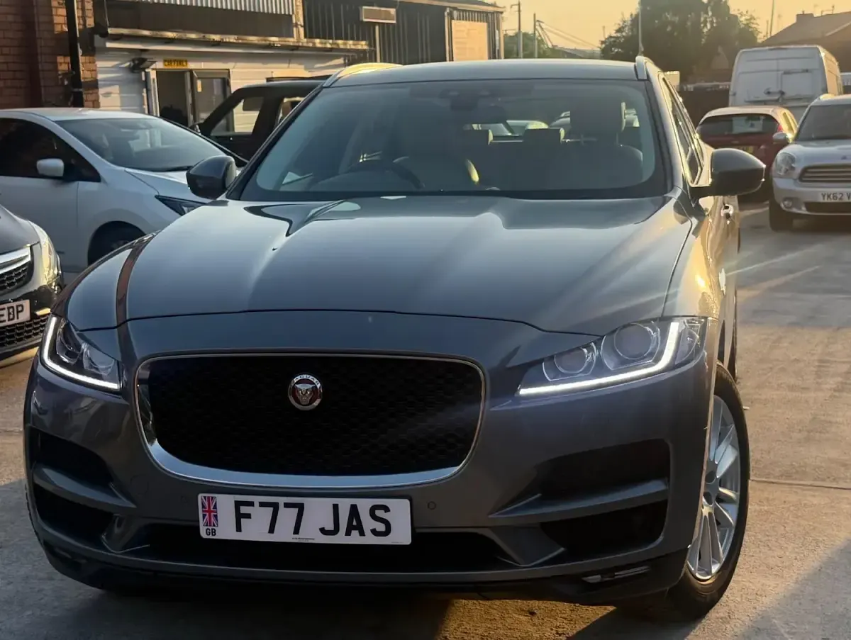 Used Jaguar F-Pace Portfolio 180 HP (132 kW) 2017 Grey SUV