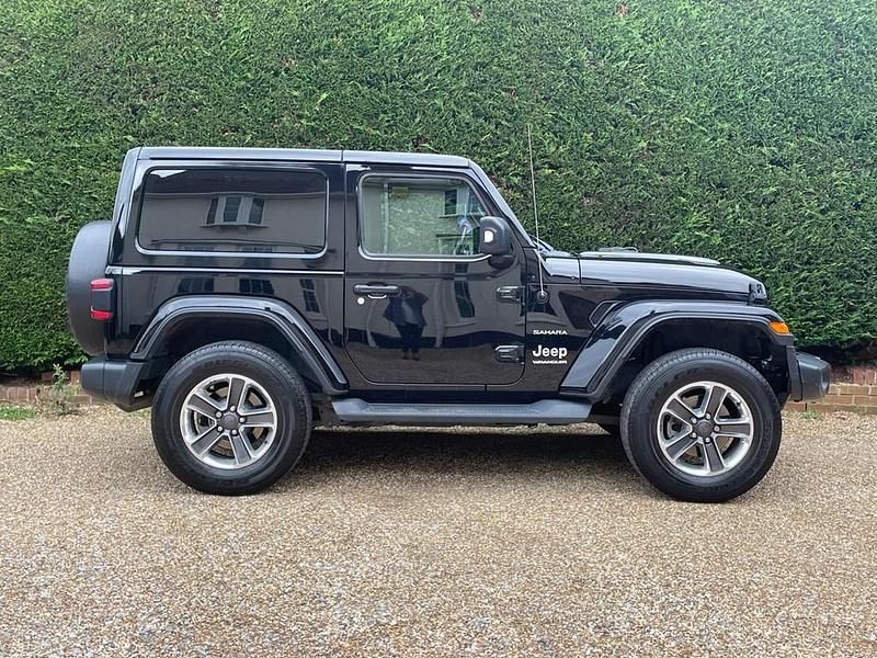 Usado Jeep Wrangler Sahara 272 HP (200 kW) 2019 Preto SUV