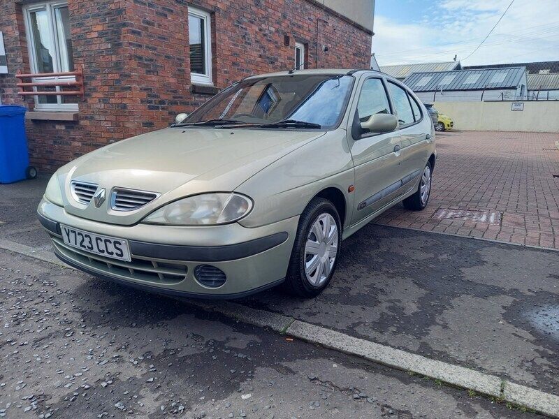 Green Used 2001 Renault Mégane Expression+ Hatchback | £1,299 - Image 1/4