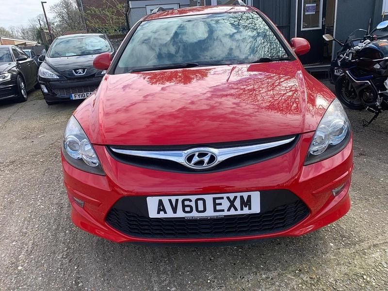 Used Hyundai i30 Comfort 2010 Red Estate