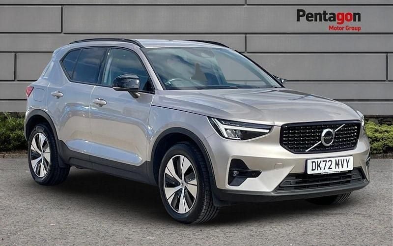 Used 2024 Volvo XC40 Plus SUV | £25,776 (Good price) - Image 1/4