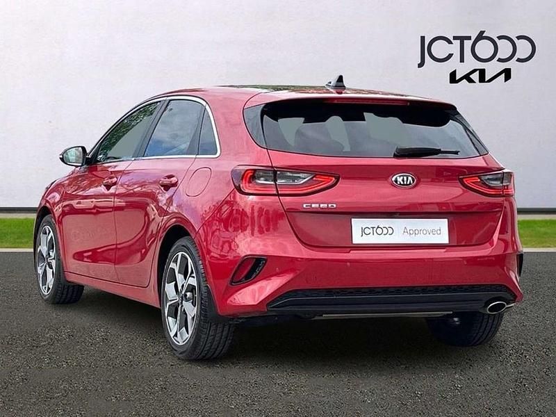 Używany Kia Ceed First Edition 140 KM (102 kW) 2018 Czerwony Hatchback