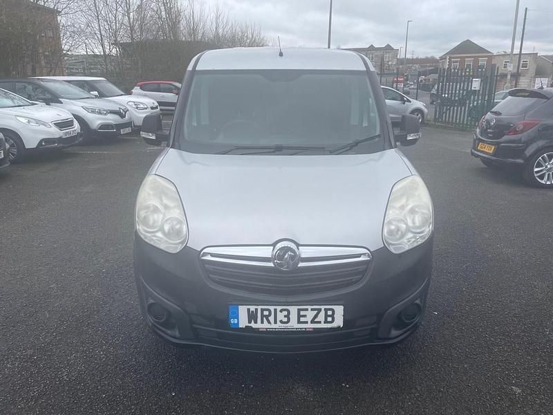 Używany Vauxhall Combo 2013 Srebrny Minivan