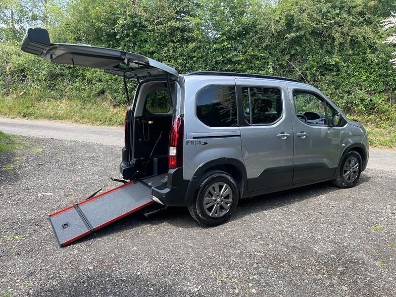 Grey Used 2023 Peugeot Rifter Allure MPV | £21,995 (Expensive) - Image 1/4