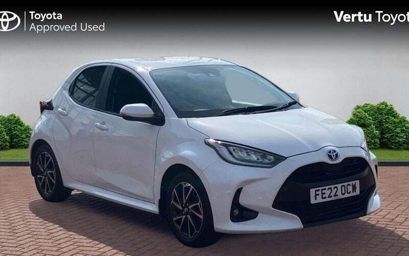 Used 2025 Toyota Yaris Hybrid Design Hatchback | £15,648 (Super price) - Image 1/4