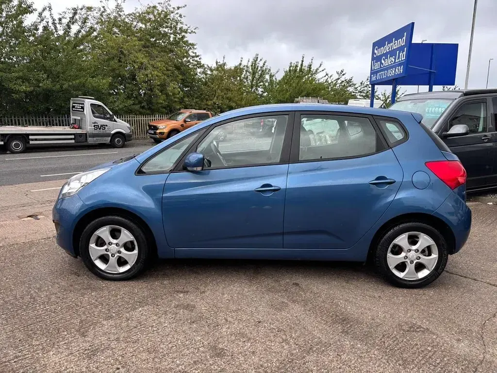 Used Kia Venga 89 HP (65 kW) 2014 Blue Hatchback