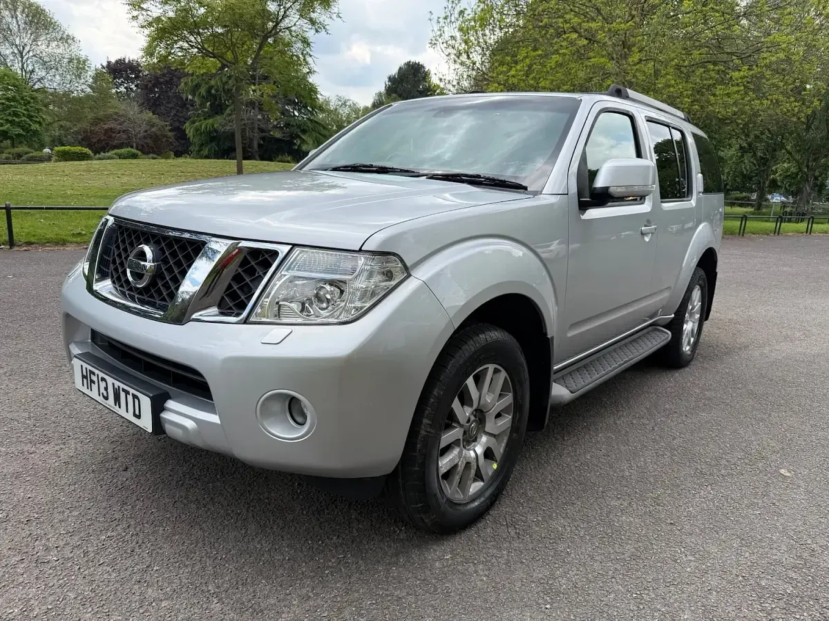 Used Nissan Pathfinder Tekna 190 HP (139 kW) 2013 Silver SUV