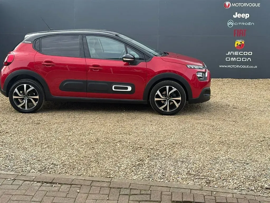 Used Citroën C3 Shine 102 HP (75 kW) 2022 Red Hatchback