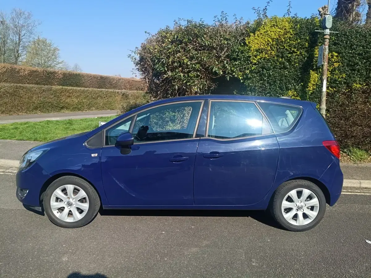 Begagnad Vauxhall Meriva 100 HK (73 kW) 2017 Blå Minibuss
