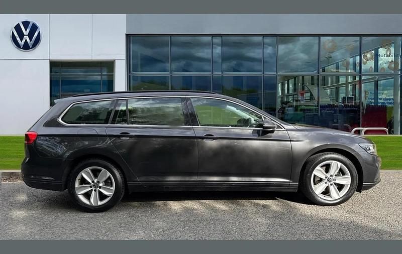 Used VW Passat SE 150 HP (110 kW) 2022 Grey Estate