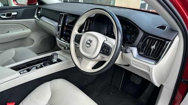 Used Volvo V60 Momentum 194 HP (142 kW) 2022 Estate