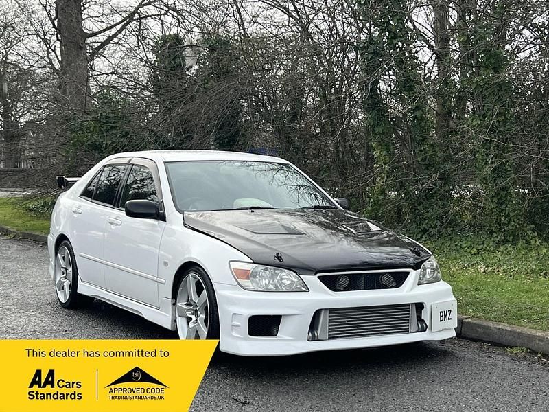 Used Toyota Altezza Edition 2000 White Sedan