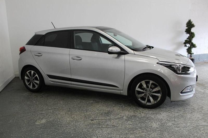 Used Hyundai i20 Premium SE 120 HP (88 kW) 2016 Silver Hatchback