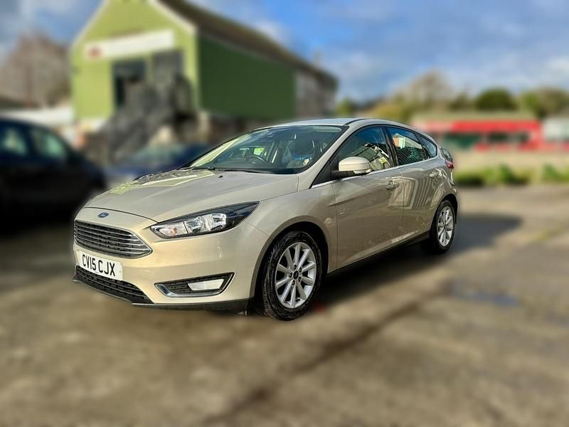 Used Ford Focus Titanium 120 HP (88 kW) 2015 Silver Hatchback