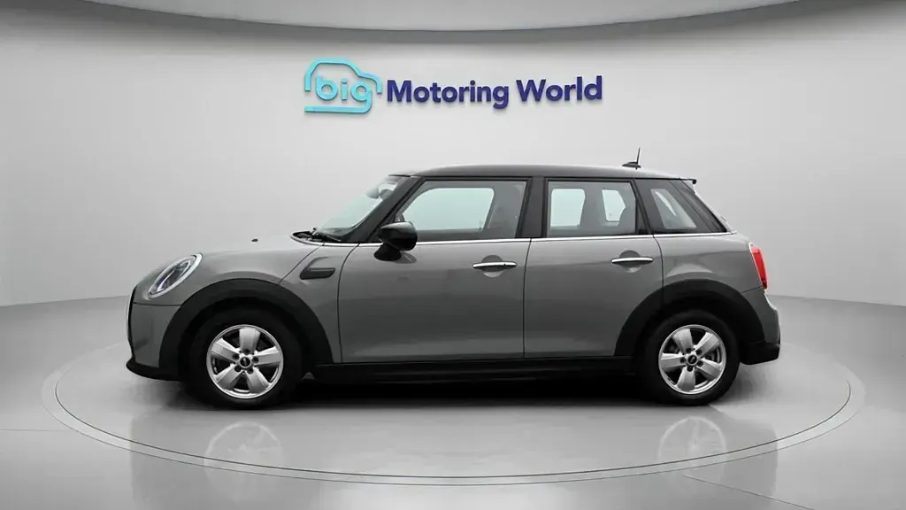 Usado Mini Cooper Classic 136 HP (100 kW) 2022 Cinzento Citadino