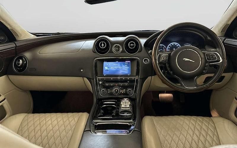 Used Jaguar XJ Portfolio 300 HP (220 kW) 2019 Sedan