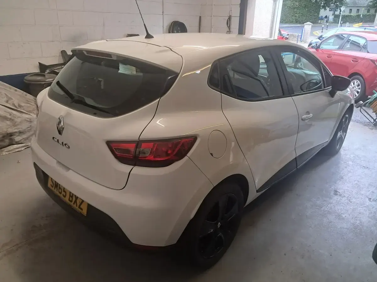 Used Renault Clio Play 2015 White Hatchback
