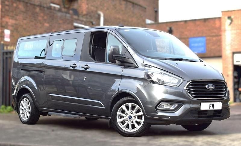 Used Ford Tourneo Titanium 130 HP (95 kW) 2022 Grey MPV
