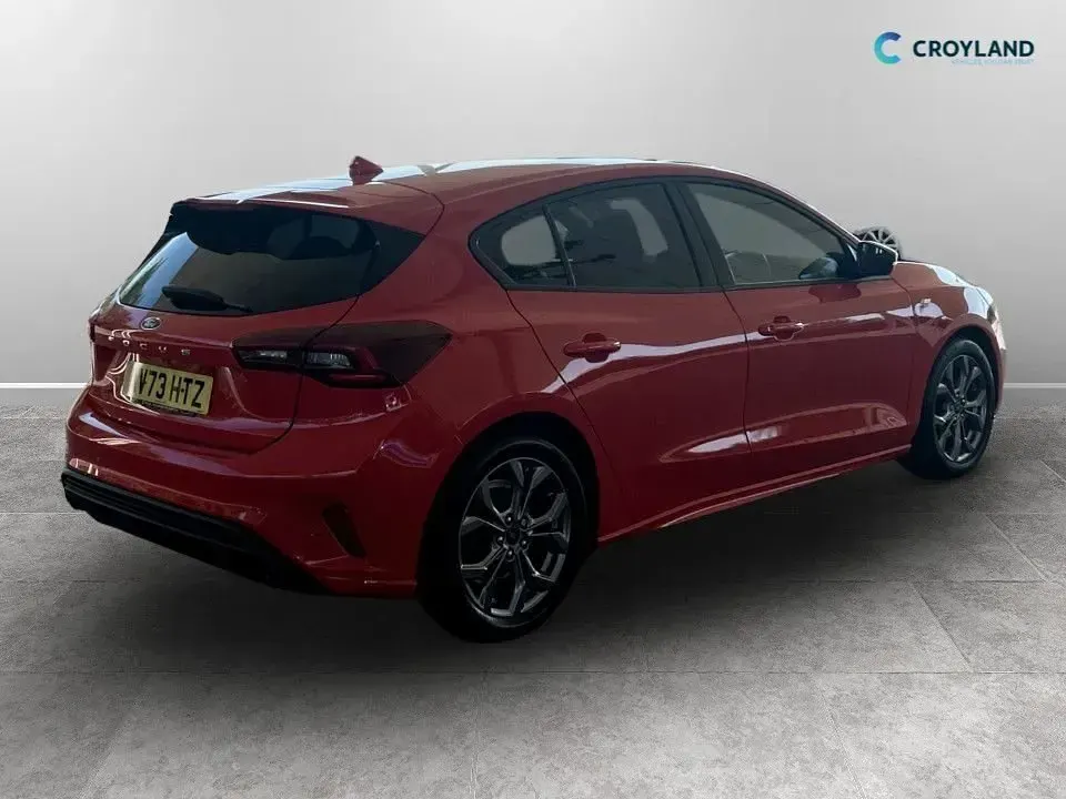 Used Ford Focus ST-Line 125 HP (91 kW) 2023 Red Hatchback