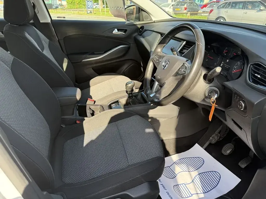 Used Vauxhall Grandland X S 130 HP (95 kW) 2019 White SUV