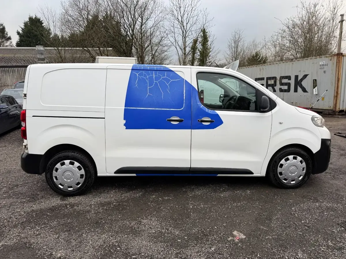 Second-hand Peugeot Expert S 120 CP (88 kW) 2017 Alb Van