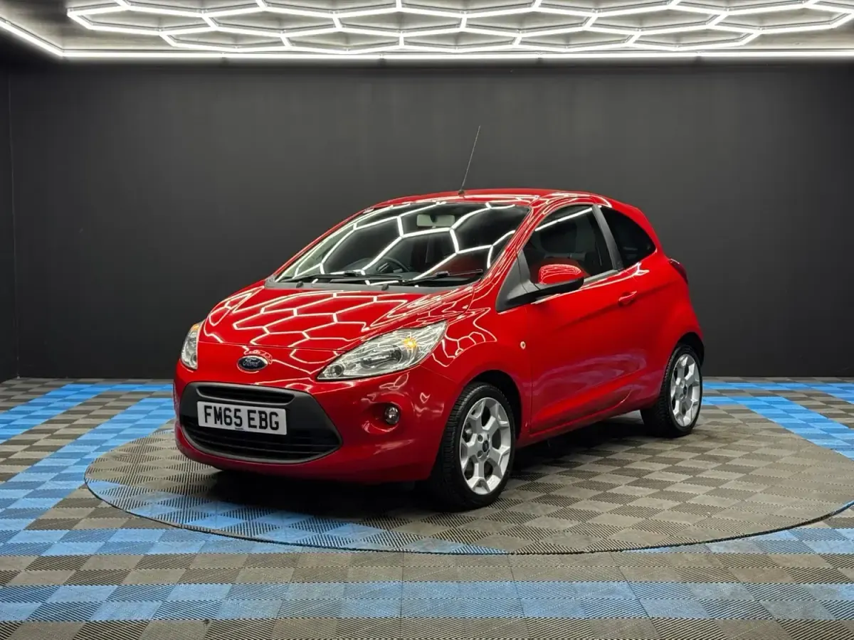 Usado Ford Ka Zetec 69 HP (50 kW) 2016 Vermelho Citadino