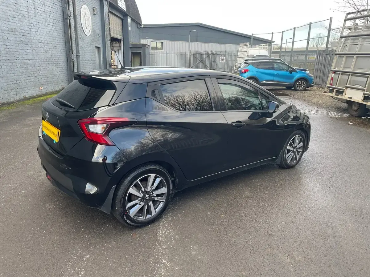 Usado Nissan Micra Acenta 90 HP (66 kW) 2017 Preto Citadino