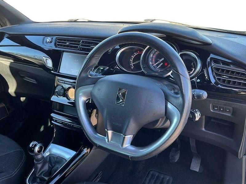 Used DS Automobiles DS3 Connected Chic 99 HP (72 kW) 2018 Green Hatchback