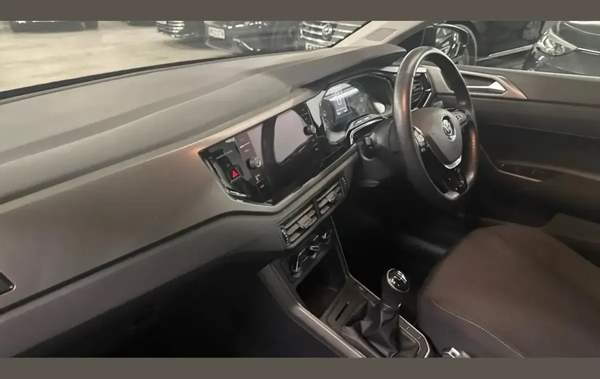 Used VW Polo Edition 95 HP (69 kW) 2019 Deep black pearlescent Hatchback