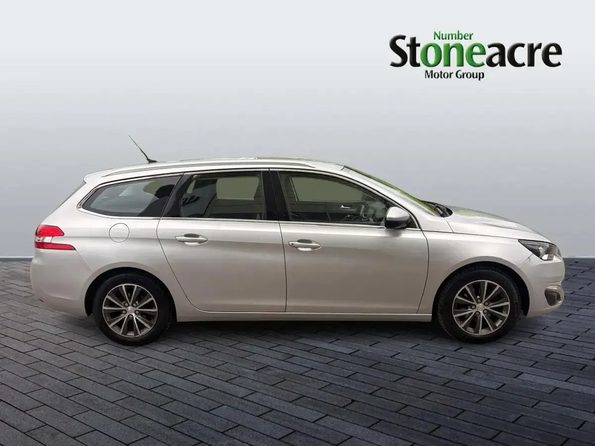 Used Peugeot 308 SW Allure 120 HP (88 kW) 2017 Silver Estate