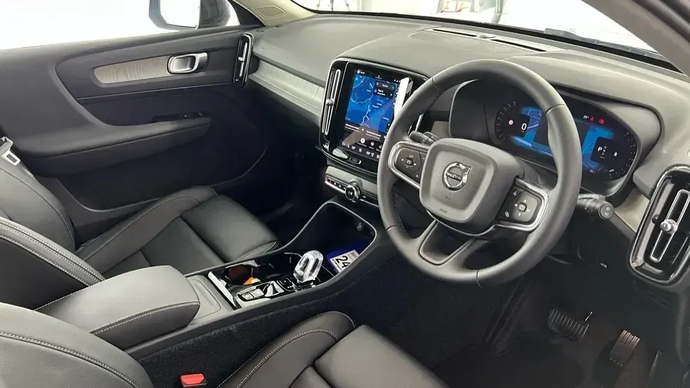 New Volvo XC40 Plus 194 HP (142 kW) 2026 Black SUV