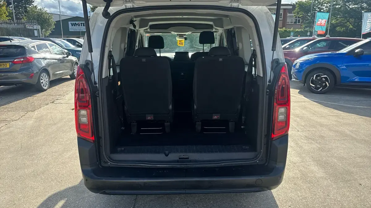 Used Citroën e-Berlingo Feel 100 kW (136 HP) 2023 White MPV