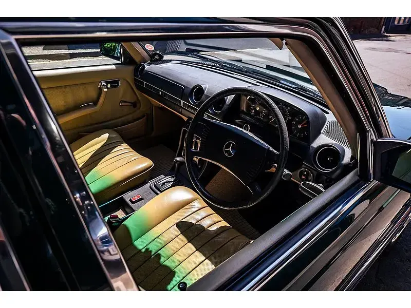Used Mercedes 250 1978 Green Sedan