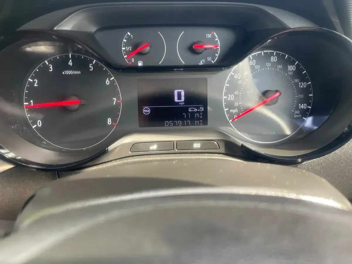 Used Vauxhall Crossland X 2019 Silver SUV