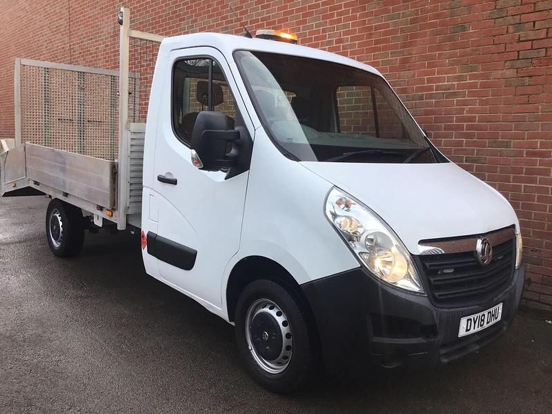 Second-hand Vauxhall Movano 130 CP (95 kW) 2018 Alb Monovolum