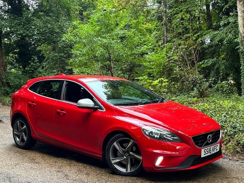 Red Used 2016 Volvo V40 R-Design Estate | £3,495 - Image 1/4