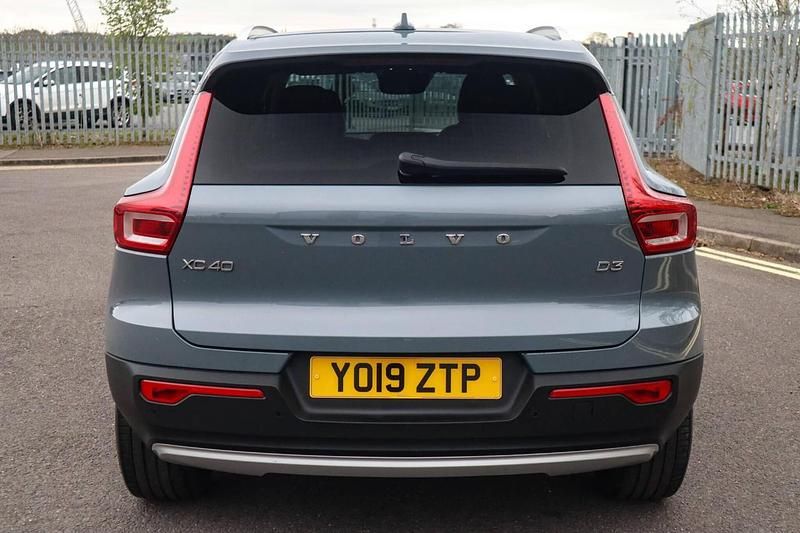 Used Volvo XC40 Momentum 150 HP (110 kW) 2019 Grey SUV