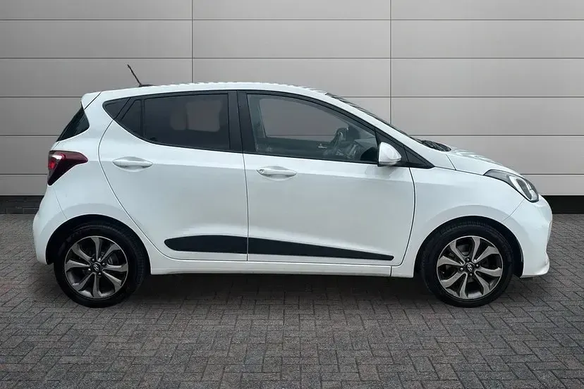 Used Hyundai i10 Premium SE 87 HP (63 kW) 2018 White Hatchback