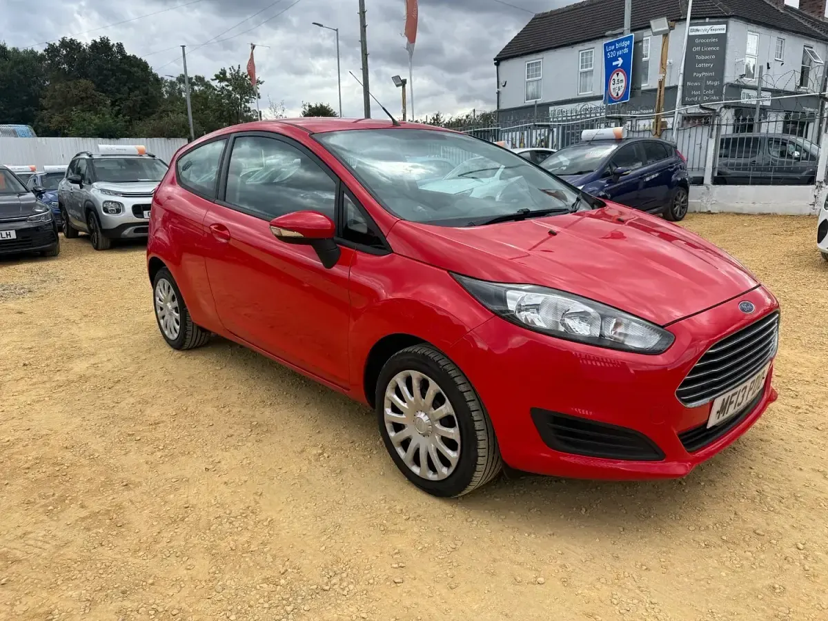Used Ford Fiesta Style 2013 Red Hatchback