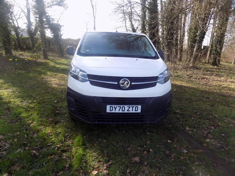 Used Vauxhall Vivaro 100 HP (73 kW) 2021 White MPV