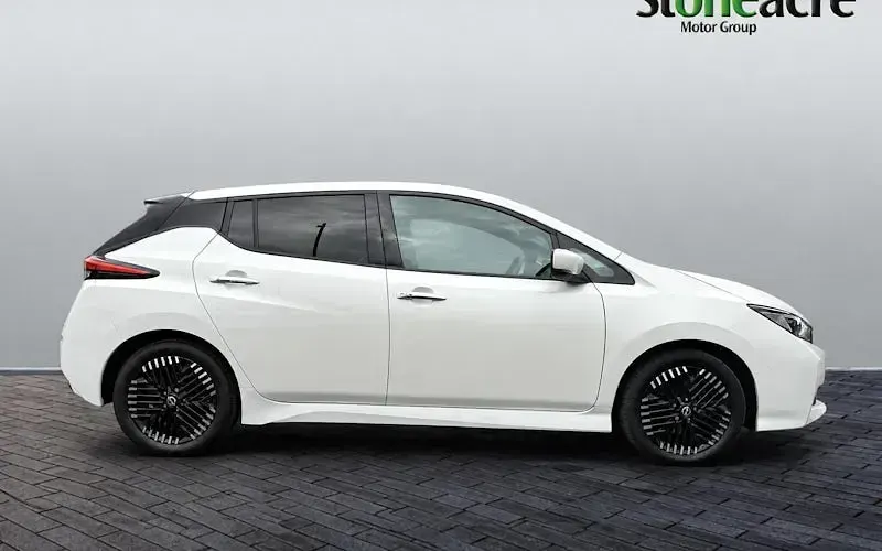 Used Nissan Leaf N-Connecta 110 kW (150 HP) 2025 Hatchback