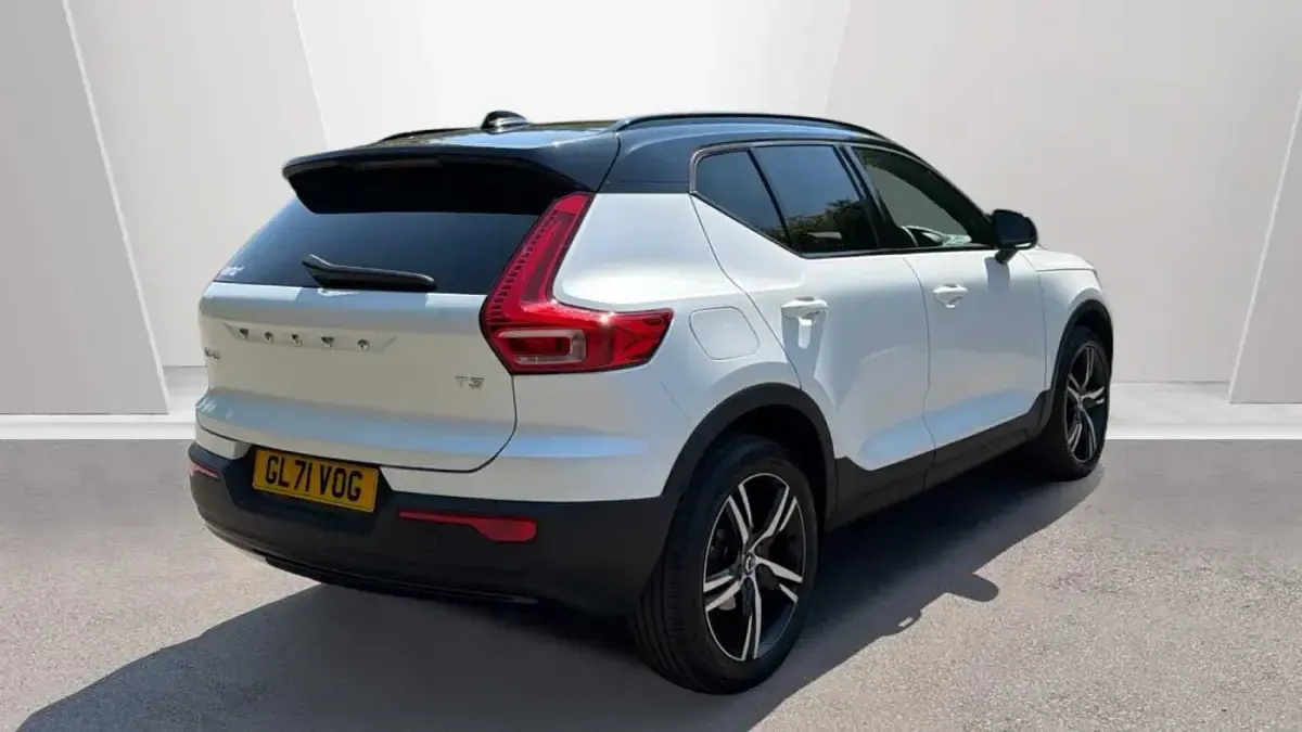 Used Volvo XC40 R-Design 163 HP (119 kW) 2021 White SUV