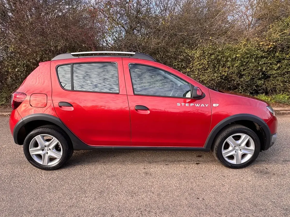 Used Dacia Sandero Ambiance 90 HP (66 kW) 2014 Red Hatchback