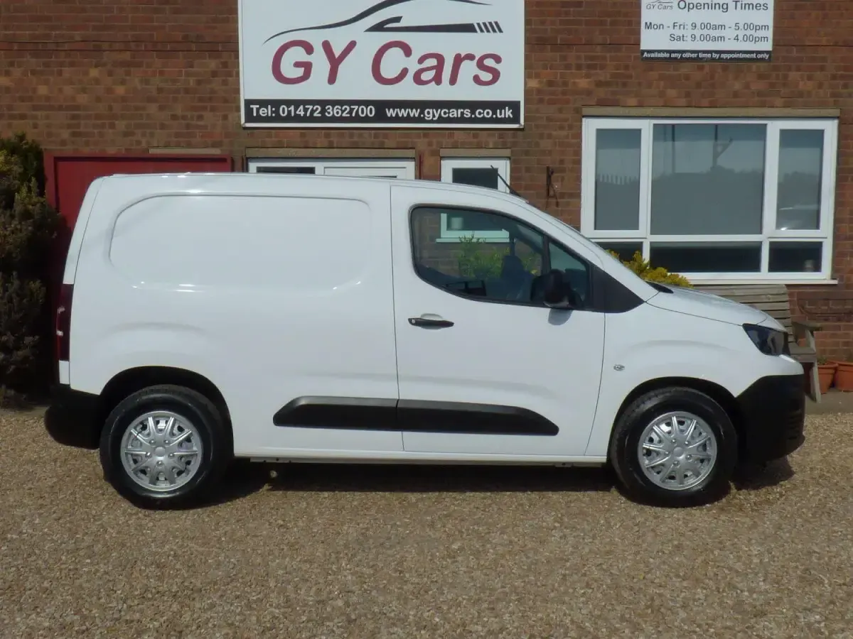 Used Peugeot Partner 131 HP (96 kW) 2020 White MPV
