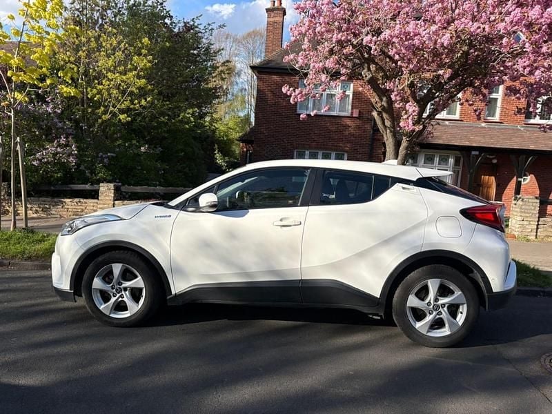 Used Toyota C-HR 2019 White SUV