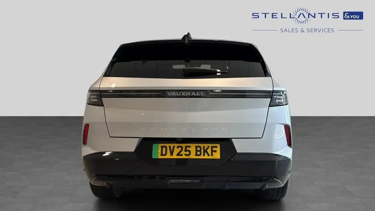 Used Vauxhall Grandland 154 kW (210 HP) 2025 Grey SUV