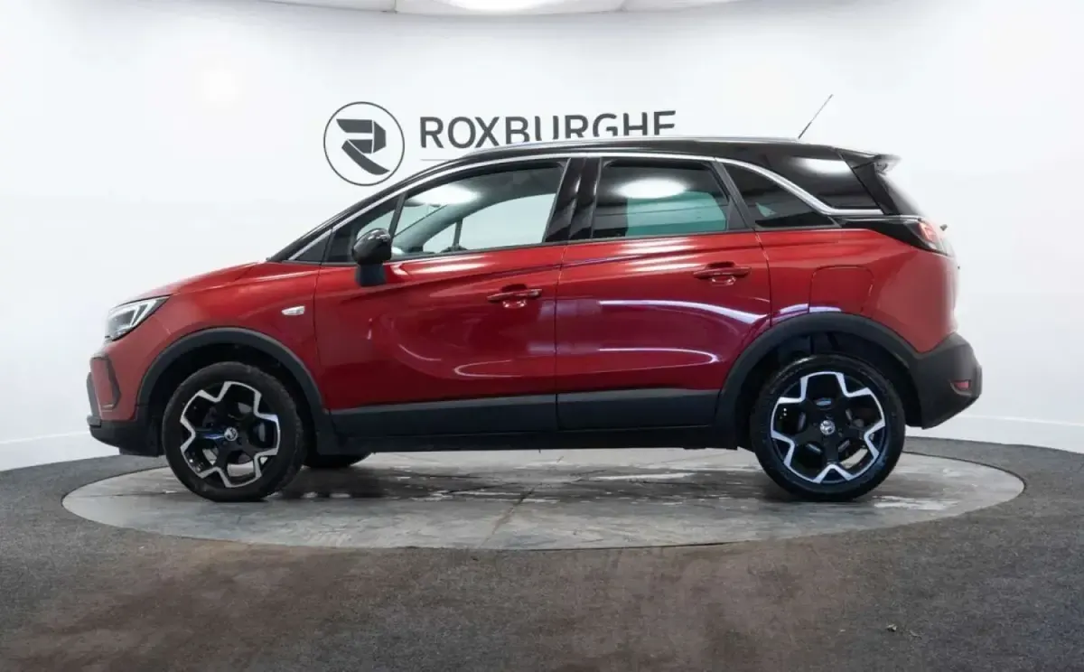 Usado Vauxhall Crossland Ultimate 130 CV (95 kW) 2022 Rojo SUV
